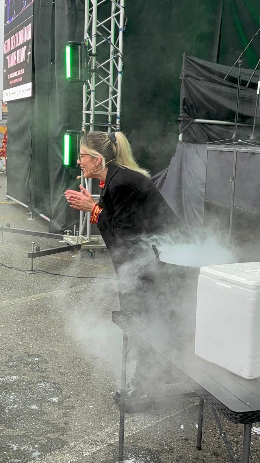 Pregătirea norilor de gheață carbonică înainte de show