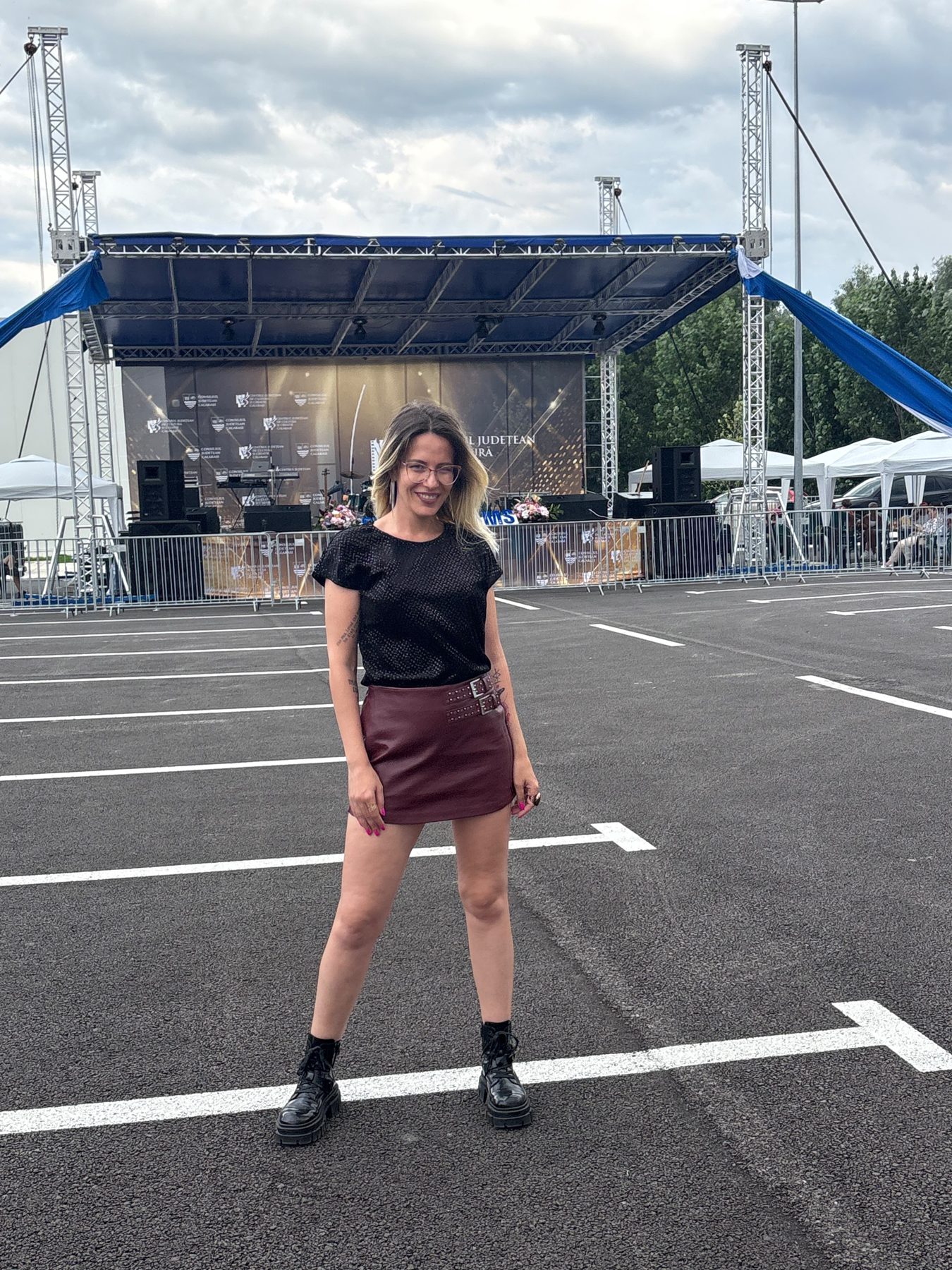Scenă de festival în aer liber